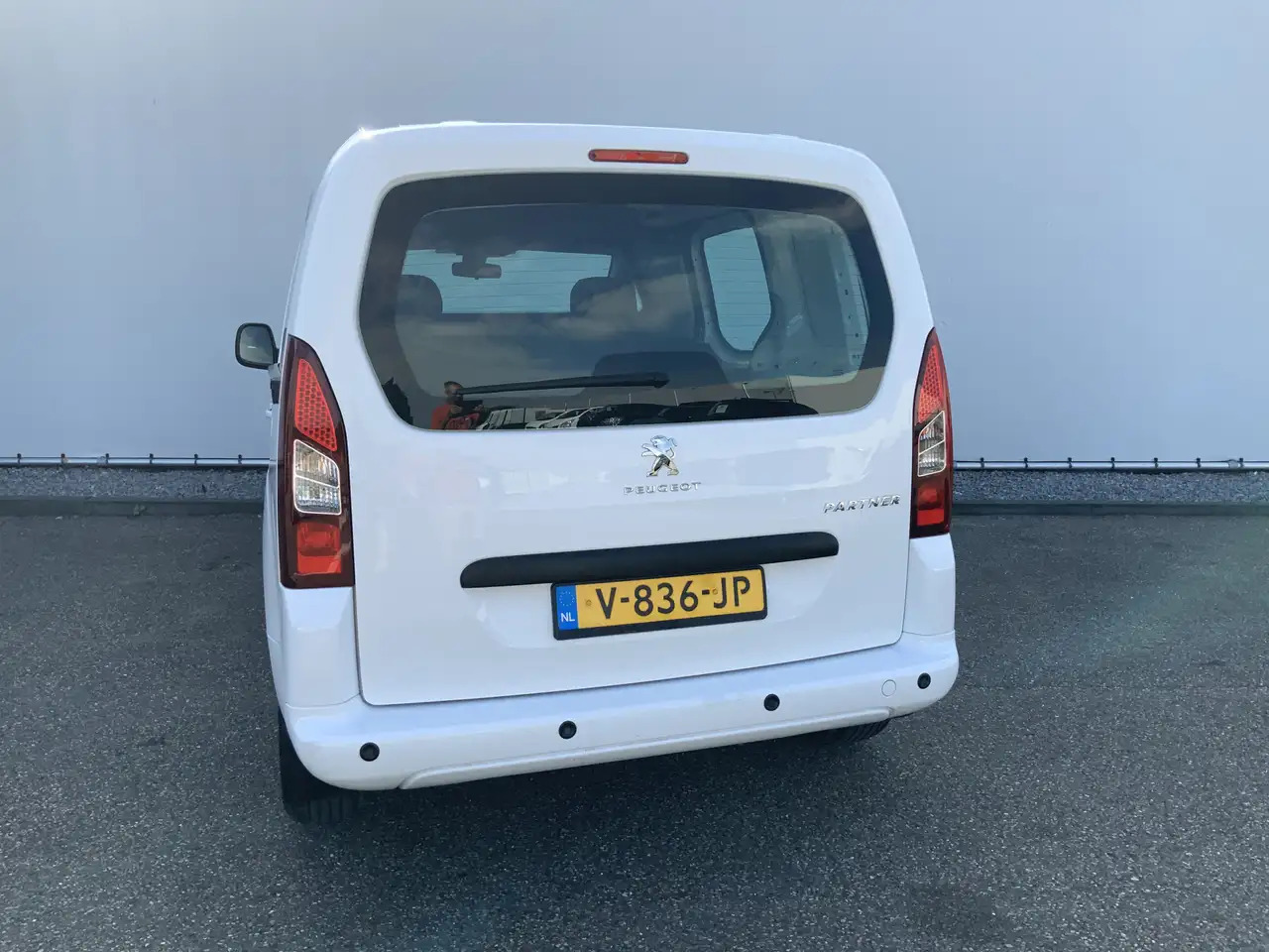 Peugeot Partner 122 1.6 BlueHDi Autom.100 L1 Premium S&S EXPORT!! - Xe van nhỏ gọn: hình 2 Peugeot Partner 122 1.6 BlueHDi Autom.100 L1 Premium S&S EXPORT!! - Xe van nhỏ gọn: hình 2