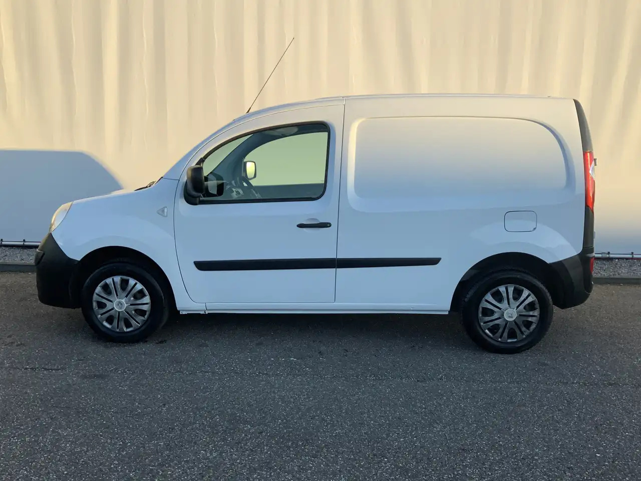Renault Kangoo Express 1.5 dCi 70 Express Comfort Airco Trekhaak - Xe van nhỏ gọn: hình 3 Renault Kangoo Express 1.5 dCi 70 Express Comfort Airco Trekhaak - Xe van nhỏ gọn: hình 3