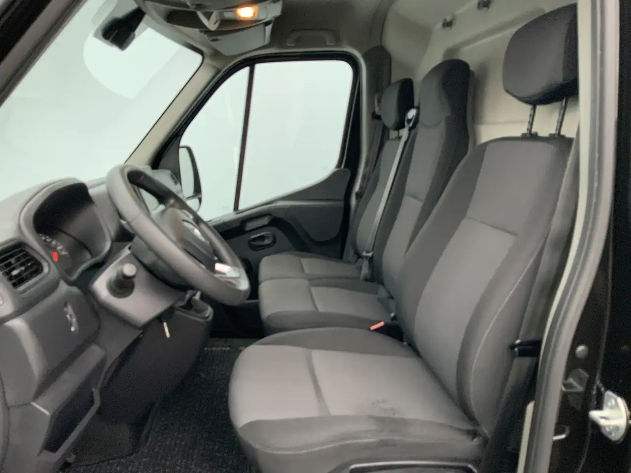 Renault Master T35 2.3 dCi 150 L2H2 Airco Cruise Camera 3 Zits Na - Xe van chở hàng: hình 4 Renault Master T35 2.3 dCi 150 L2H2 Airco Cruise Camera 3 Zits Na - Xe van chở hàng: hình 4