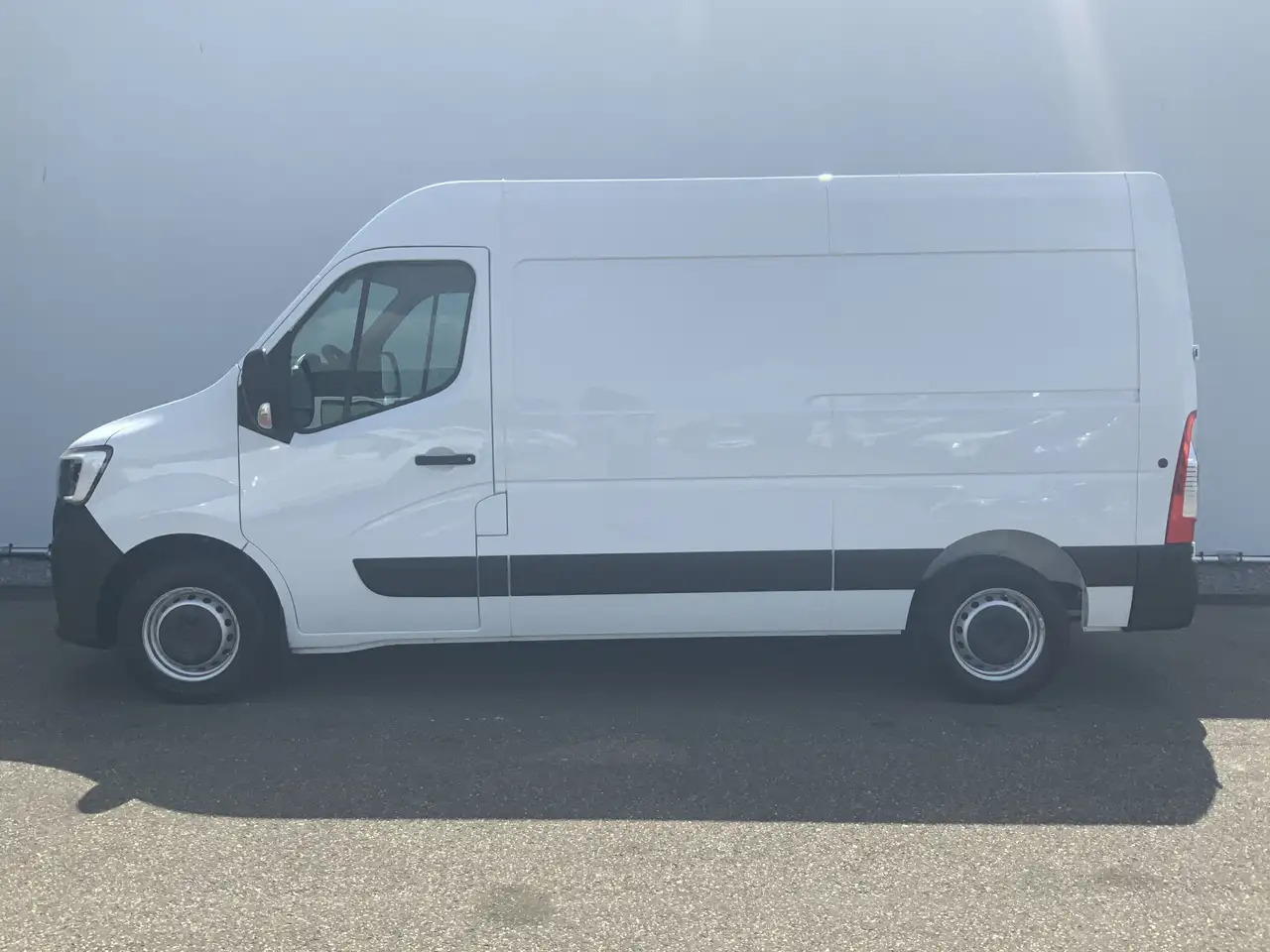 Renault Master T35 2.3 dCi 150 L2H2 Energy Work Edition Airco Cru - Xe van chở hàng: hình 3 Renault Master T35 2.3 dCi 150 L2H2 Energy Work Edition Airco Cru - Xe van chở hàng: hình 3