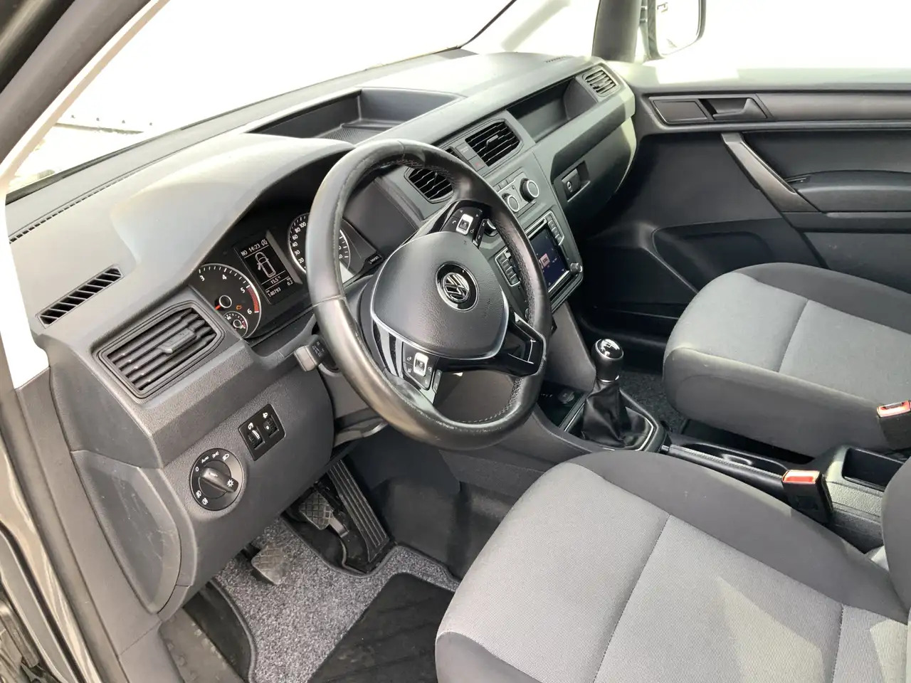 Volkswagen Caddy 2.0 TDI L2H1 BMT Maxi Exclusive Edtion Airco Navi - Xe van nhỏ gọn: hình 5 Volkswagen Caddy 2.0 TDI L2H1 BMT Maxi Exclusive Edtion Airco Navi - Xe van nhỏ gọn: hình 5