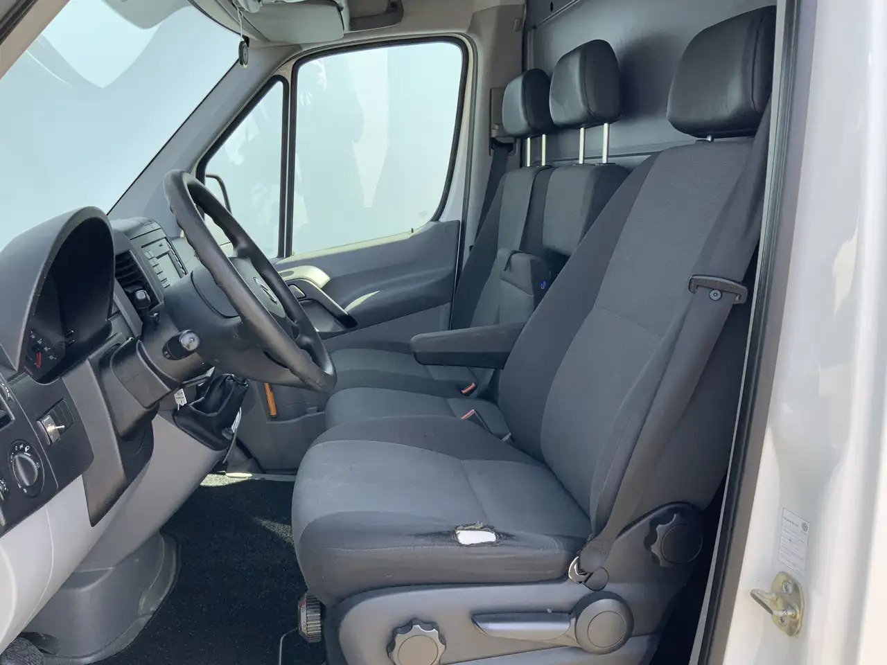 Volkswagen Crafter 35 2.0 TDI L1H1 Airco Cruise 3 Zits Trekhaak 2000 - Xe van chở hàng: hình 4 Volkswagen Crafter 35 2.0 TDI L1H1 Airco Cruise 3 Zits Trekhaak 2000 - Xe van chở hàng: hình 4