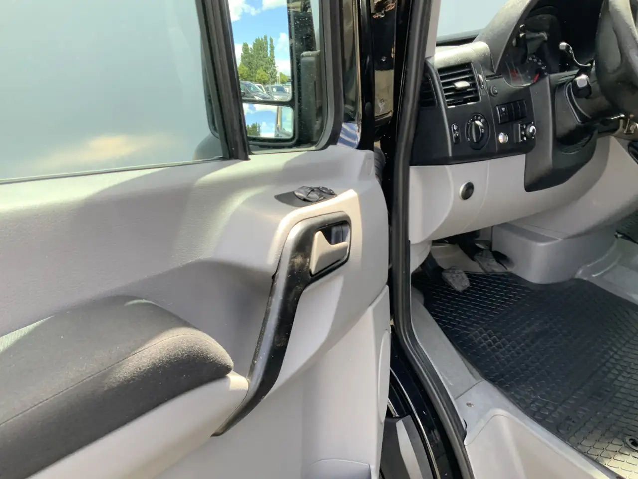 Volkswagen Crafter 35 2.0 TDI L2H2 Airco Cruise Trekhaak 3500 kg weba - Xe van chở hàng: hình 5 Volkswagen Crafter 35 2.0 TDI L2H2 Airco Cruise Trekhaak 3500 kg weba - Xe van chở hàng: hình 5