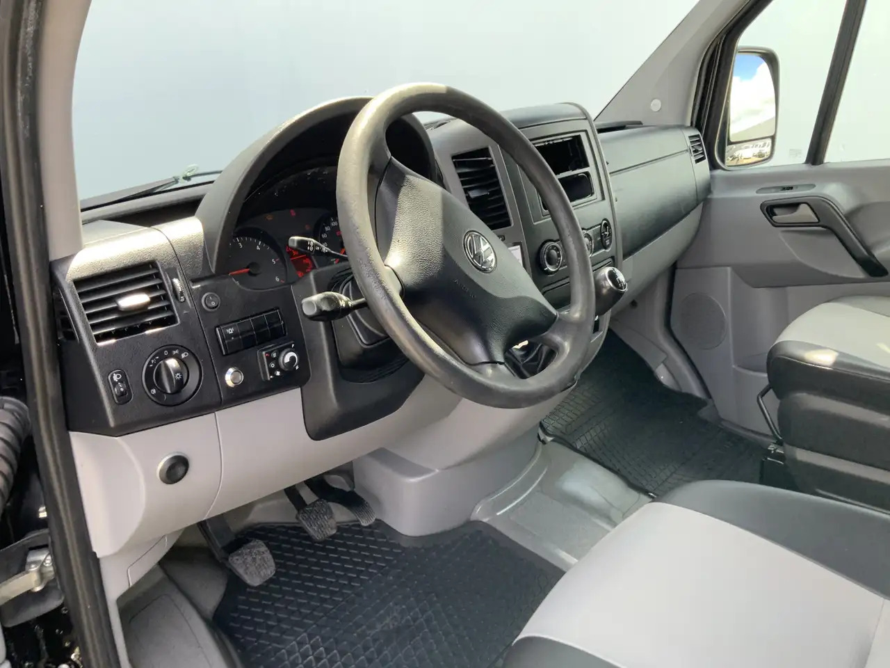 Volkswagen Crafter 35 2.0 TDI L2H2 Airco Cruise Trekhaak 3500 kg weba - Xe van chở hàng: hình 4 Volkswagen Crafter 35 2.0 TDI L2H2 Airco Cruise Trekhaak 3500 kg weba - Xe van chở hàng: hình 4