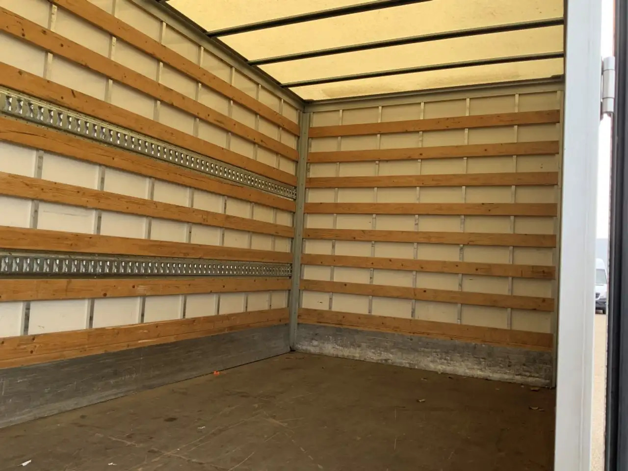 Xe tải nhỏ thùng kín Volkswagen Crafter 35 2.0 TDI L4 Meubelbak & Lift Automaat Airco Crui: hình 7