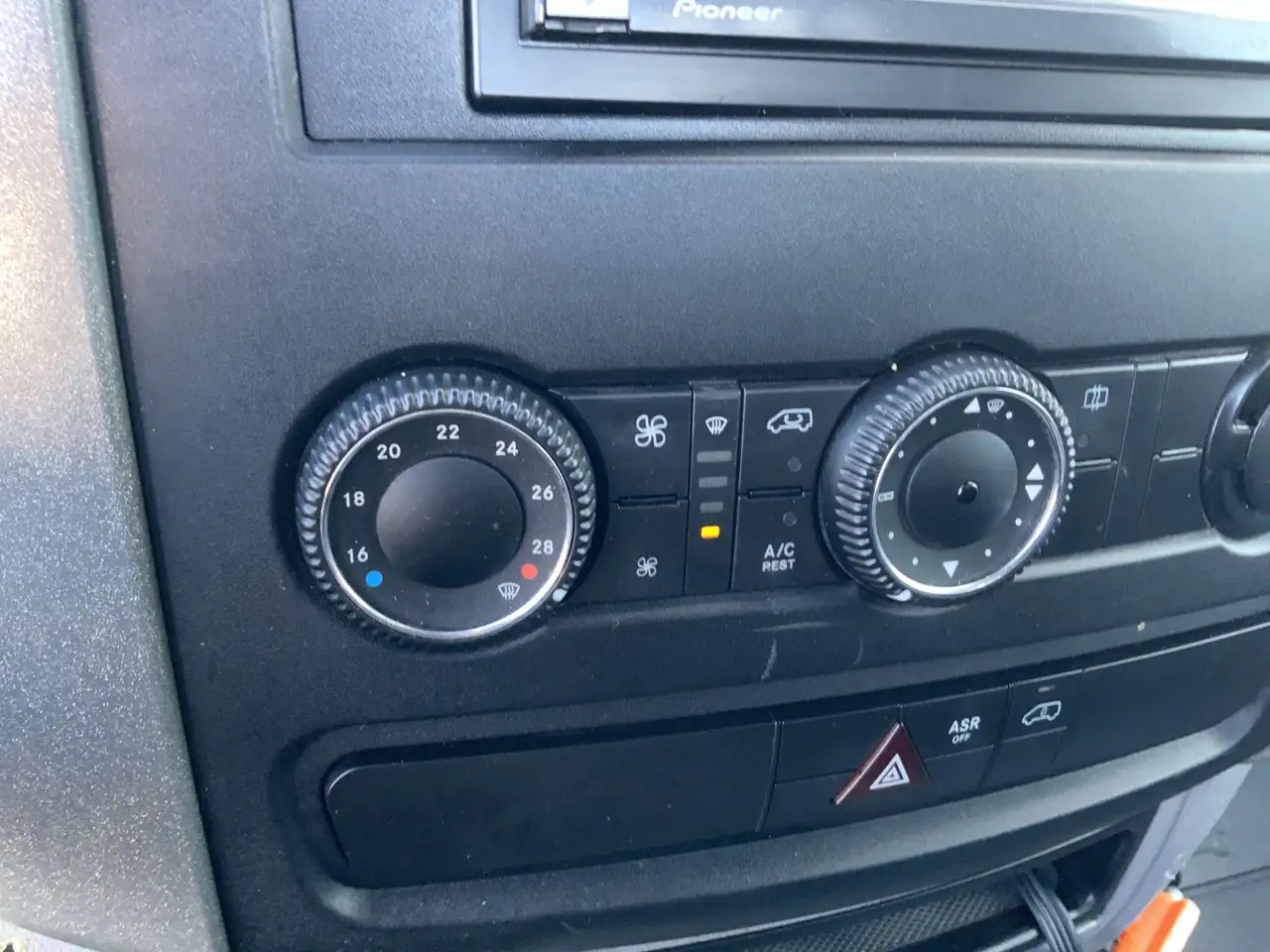 Volkswagen Crafter 50 2.0 TDI L2H1Pick Up Airco Cruise Trekhaak 3500 - Xe tải nhỏ phẳng: hình 5 Volkswagen Crafter 50 2.0 TDI L2H1Pick Up Airco Cruise Trekhaak 3500 - Xe tải nhỏ phẳng: hình 5