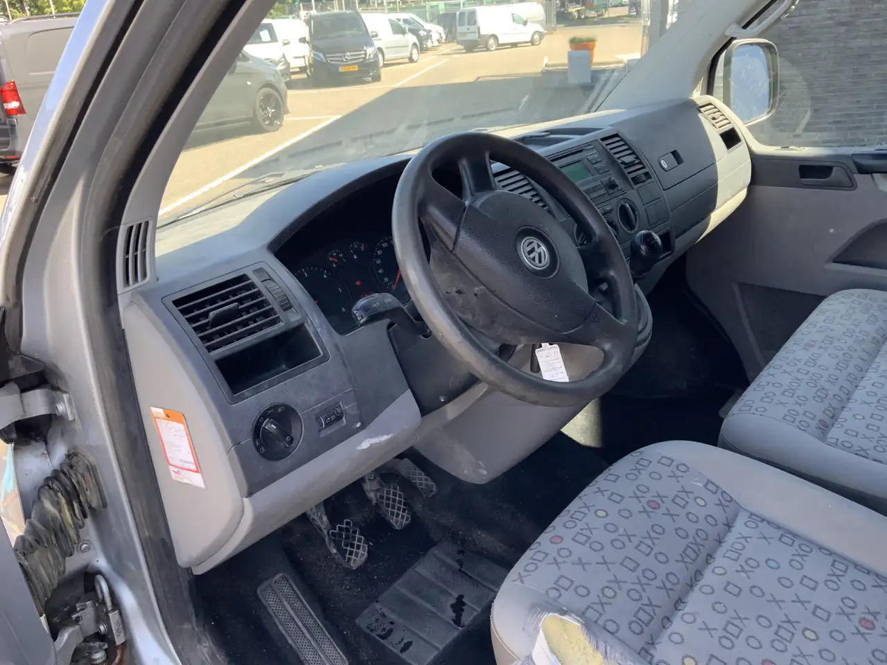 Volkswagen T5 Transporter 1.9 TDI 340 MHD (Versnellingsbak Defekt !!)Airco 3 - Xe van chở hàng: hình 3 Volkswagen T5 Transporter 1.9 TDI 340 MHD (Versnellingsbak Defekt !!)Airco 3 - Xe van chở hàng: hình 3