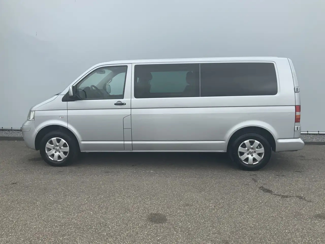 Volkswagen T5 Transporter 2.5 TDI 340 Automaat Trendline Dub Cab 5 Zits Leer - Xe tải van: hình 3 Volkswagen T5 Transporter 2.5 TDI 340 Automaat Trendline Dub Cab 5 Zits Leer - Xe tải van: hình 3