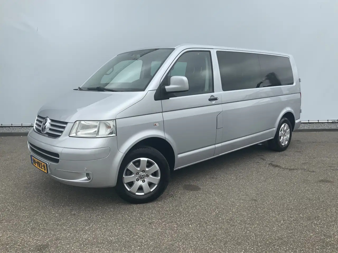 Volkswagen T5 Transporter 2.5 TDI 340 Automaat Trendline Dub Cab 5 Zits Leer - Xe tải van: hình 1 Volkswagen T5 Transporter 2.5 TDI 340 Automaat Trendline Dub Cab 5 Zits Leer - Xe tải van: hình 1