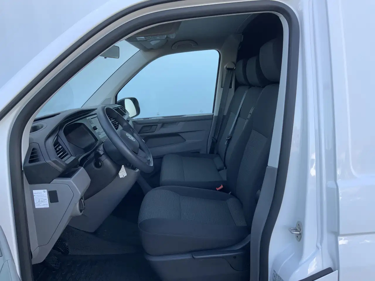 Volkswagen T6.1 Transporter 2.0 TDI L1H1 26 Economy Business Airco Cruise 3 Zi - Xe van chở hàng: hình 4 Volkswagen T6.1 Transporter 2.0 TDI L1H1 26 Economy Business Airco Cruise 3 Zi - Xe van chở hàng: hình 4