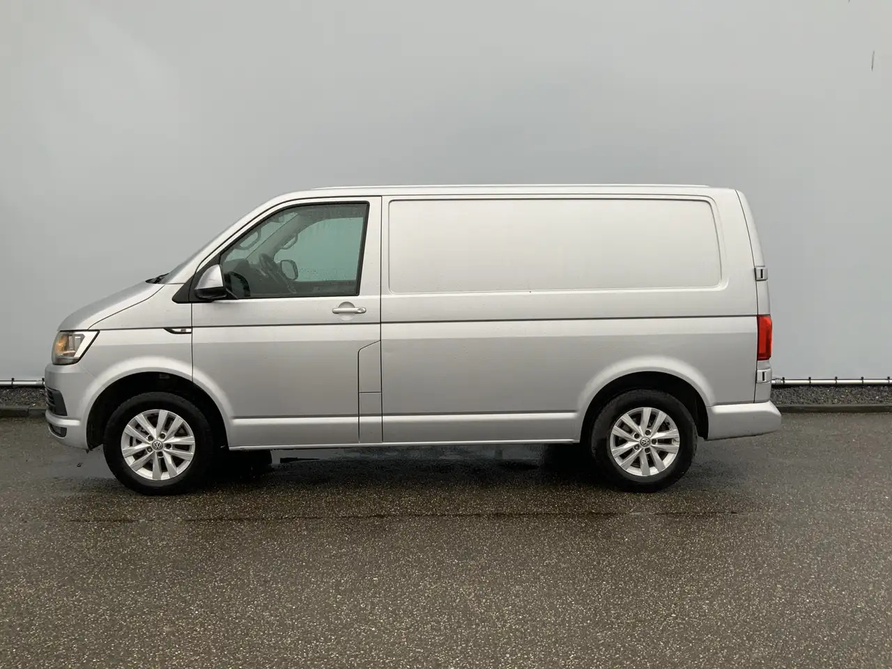 Volkswagen T6 Transporter 2.0 TDI L1H1 Highline Airco Cruise Alu Velg( R Por - Xe van chở hàng: hình 3 Volkswagen T6 Transporter 2.0 TDI L1H1 Highline Airco Cruise Alu Velg( R Por - Xe van chở hàng: hình 3