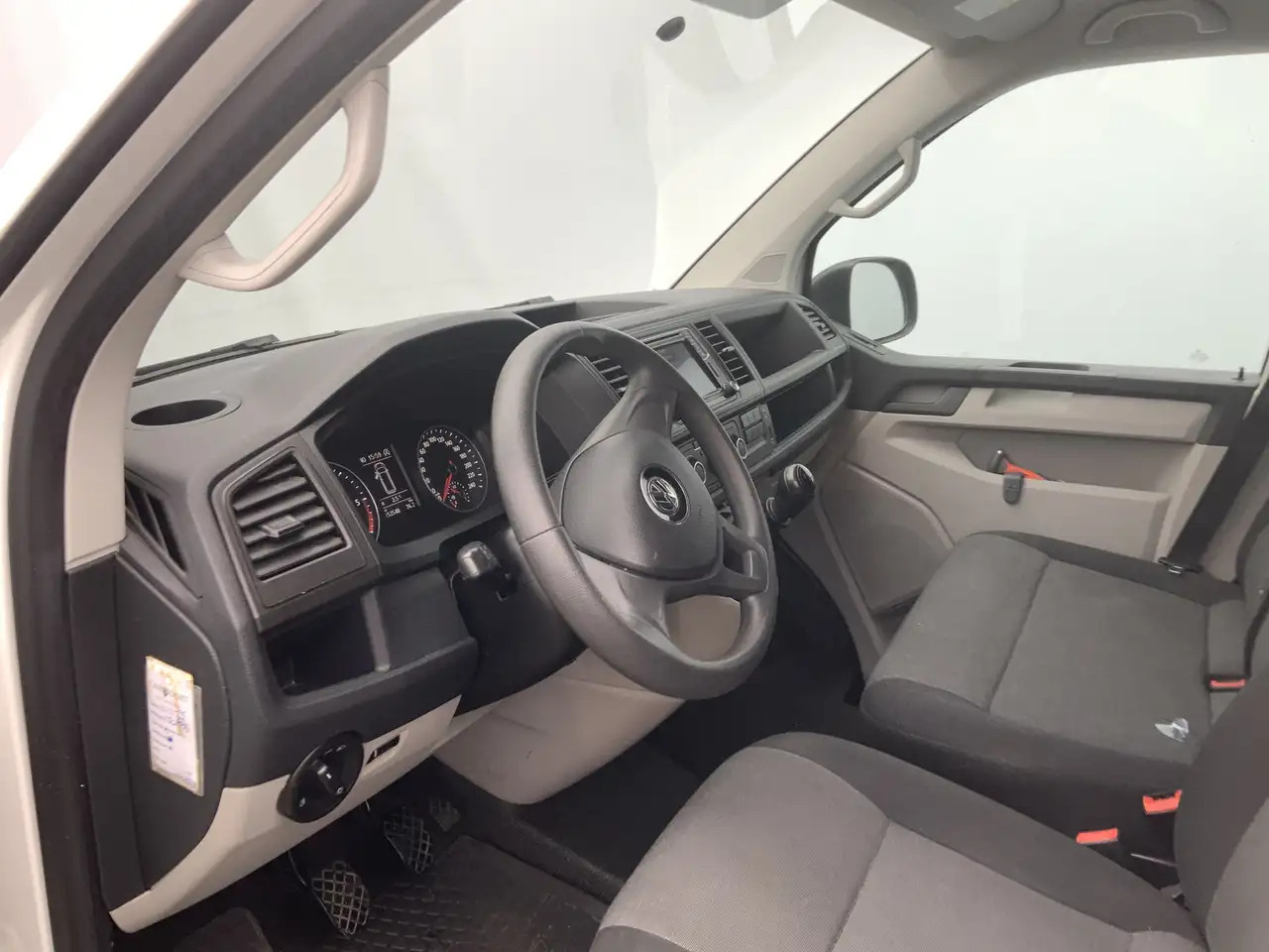 Volkswagen T6 Transporter 2.0 TDI L2H1 Airco Navi 3 Zits Alu Velg Euro 6 - Xe van chở hàng: hình 5 Volkswagen T6 Transporter 2.0 TDI L2H1 Airco Navi 3 Zits Alu Velg Euro 6 - Xe van chở hàng: hình 5