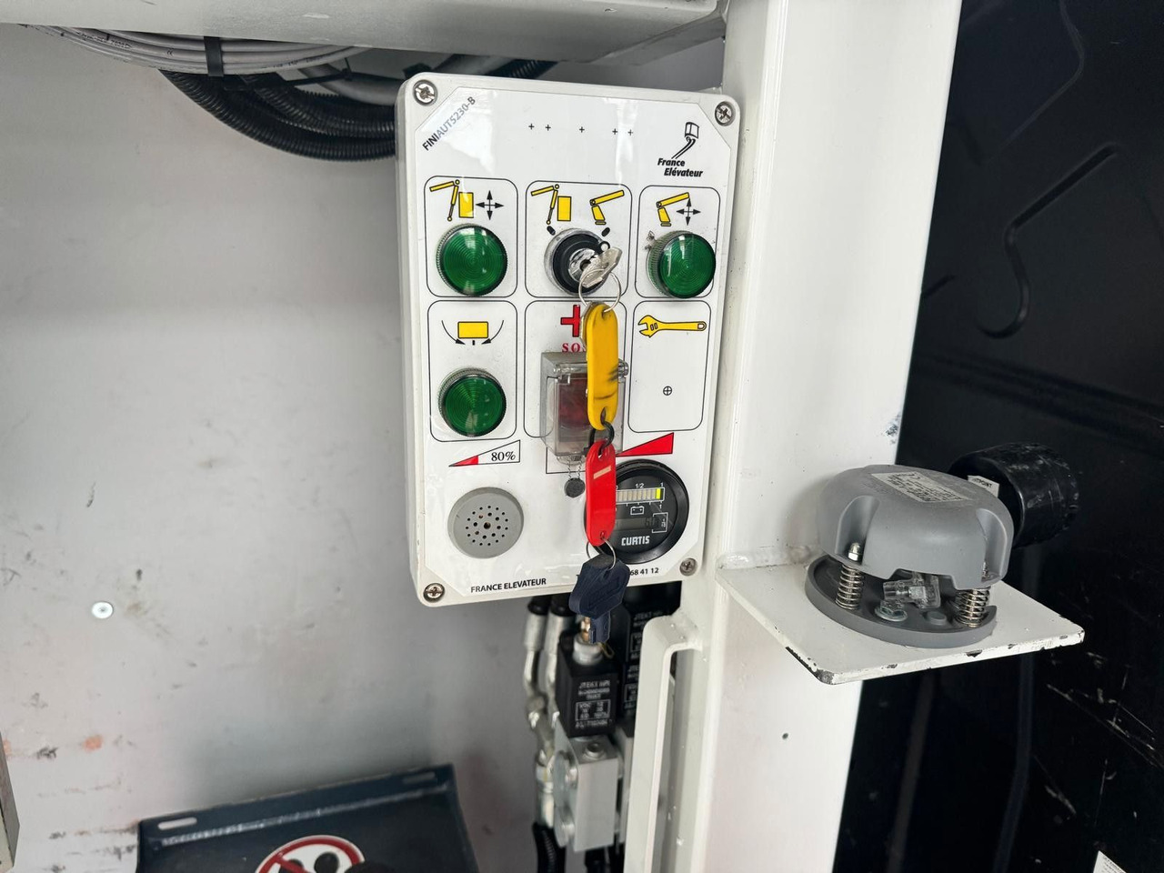 Nền bục trên không gắn trên xe tải Iveco Daily 70C15 Steiger France Elevateur 172 TPFcc: hình 8