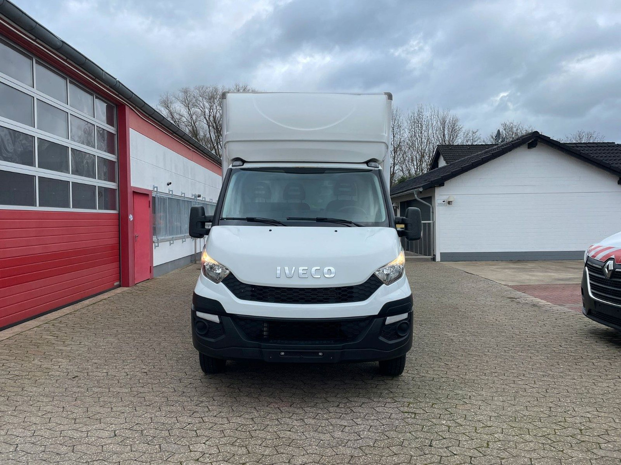 Iveco Daily Koffer 4.2m Ladebordwand Dhollandia Klima - Xe tải nhỏ thùng kín: hình 2 Iveco Daily Koffer 4.2m Ladebordwand Dhollandia Klima - Xe tải nhỏ thùng kín: hình 2