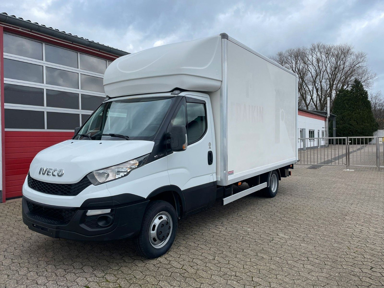 Iveco Daily Koffer 4.2m Ladebordwand Dhollandia Klima - Xe tải nhỏ thùng kín: hình 1 Iveco Daily Koffer 4.2m Ladebordwand Dhollandia Klima - Xe tải nhỏ thùng kín: hình 1