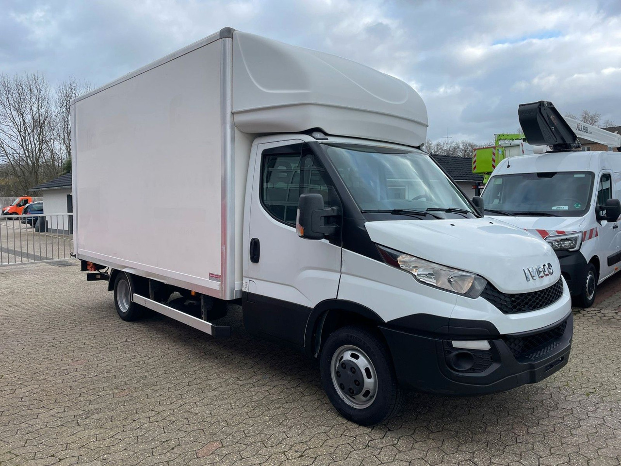 Iveco Daily Koffer 4.2m Ladebordwand Dhollandia Klima - Xe tải nhỏ thùng kín: hình 3 Iveco Daily Koffer 4.2m Ladebordwand Dhollandia Klima - Xe tải nhỏ thùng kín: hình 3