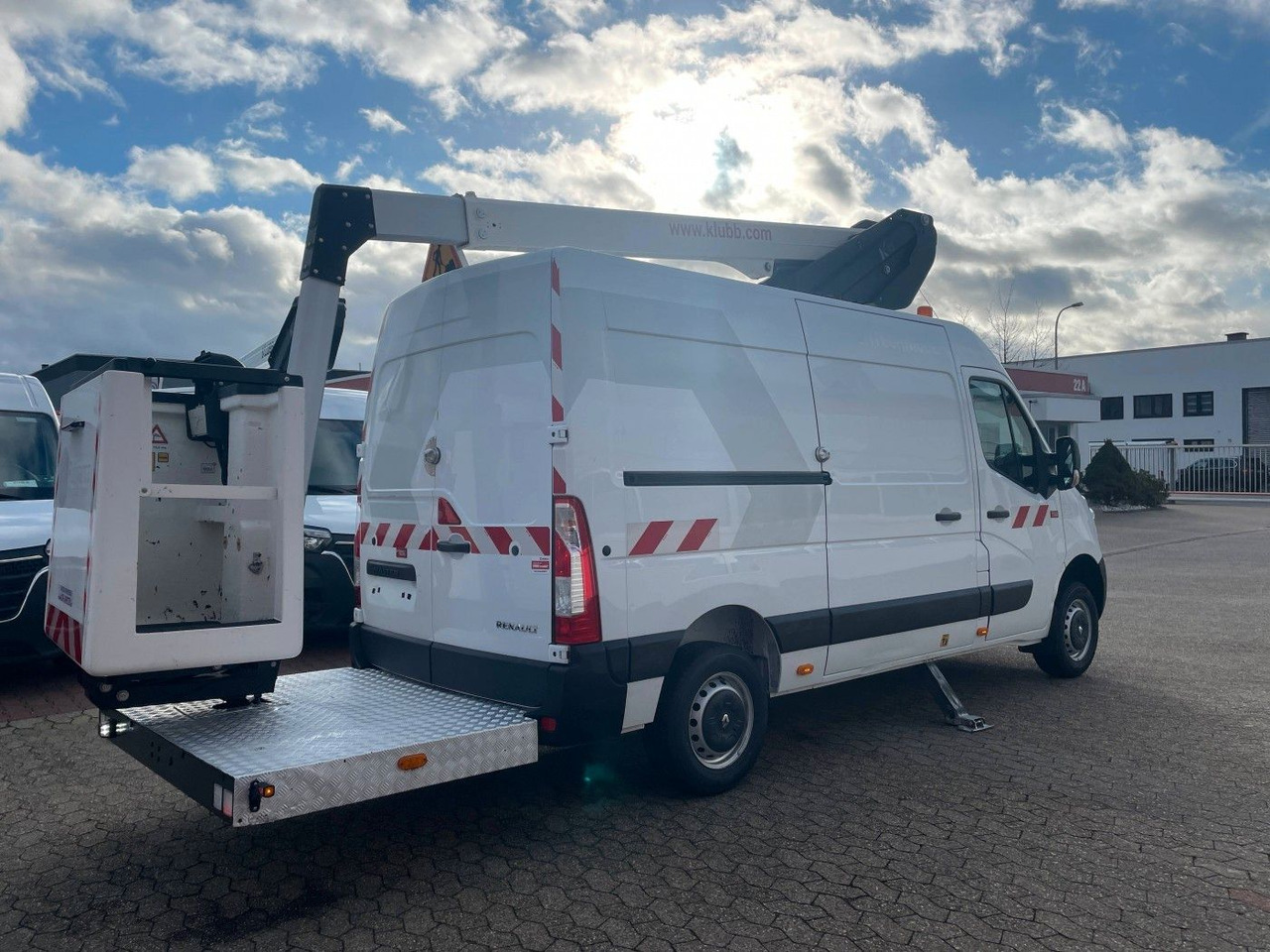 Renault Master Hubarbeitsbühne 2 Personen Korb bis 200kg - Nền bục trên không gắn trên xe tải: hình 4 Renault Master Hubarbeitsbühne 2 Personen Korb bis 200kg - Nền bục trên không gắn trên xe tải: hình 4