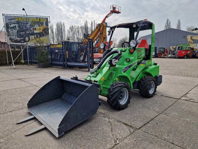Avant M523 met 317 uur, in nieuwstaat!! - Máy xúc lật mini bánh xích: hình 1 Avant M523 met 317 uur, in nieuwstaat!! - Máy xúc lật mini bánh xích: hình 1