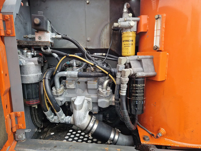 Hitachi ZX160LC-3 met zeer net rijwerk - Máy xúc bánh xích: hình 5 Hitachi ZX160LC-3 met zeer net rijwerk - Máy xúc bánh xích: hình 5