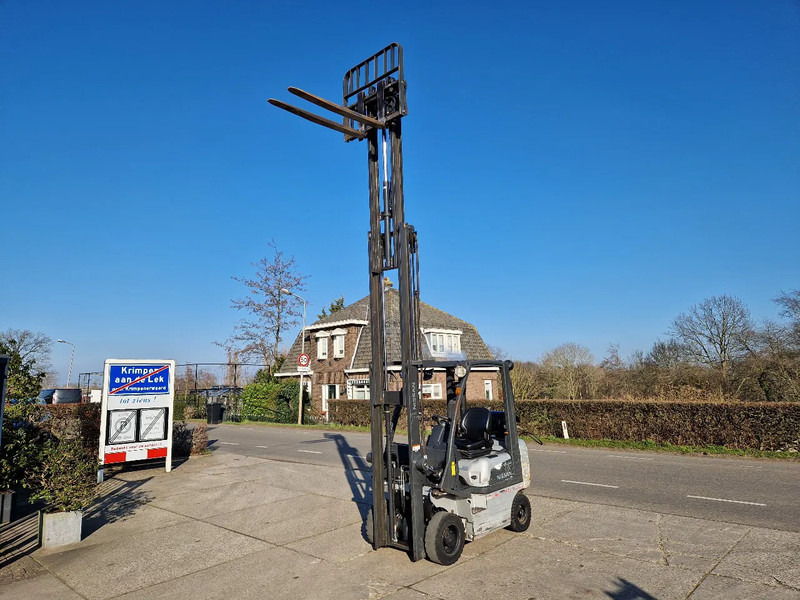 Nissan 1.8 ton LPG met triplomast en sideshift - Xe nâng gas: hình 1 Nissan 1.8 ton LPG met triplomast en sideshift - Xe nâng gas: hình 1