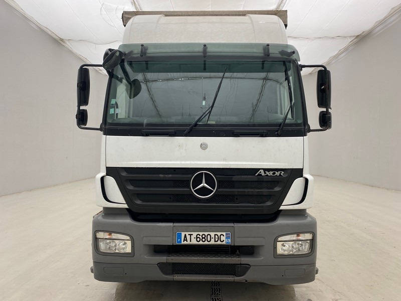 Mercedes-Benz Axor 1824 - Xe tải thùng mui bạt: hình 2 Mercedes-Benz Axor 1824 - Xe tải thùng mui bạt: hình 2