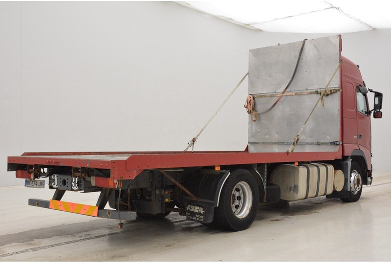Volvo FH12.460 Globetrotter - Xe tải thùng lửng/ Phẳng: hình 4 Volvo FH12.460 Globetrotter - Xe tải thùng lửng/ Phẳng: hình 4