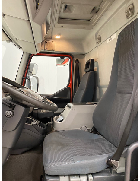 Interior photo 1: Xe tải hộp Volvo FL 240