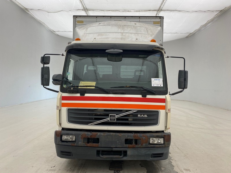 Volvo FL6.12* - Xe tải hộp: hình 2 Volvo FL6.12* - Xe tải hộp: hình 2