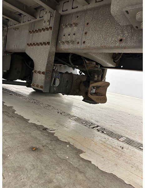 Xe tải thùng mui bạt Volvo FM 330: hình 9