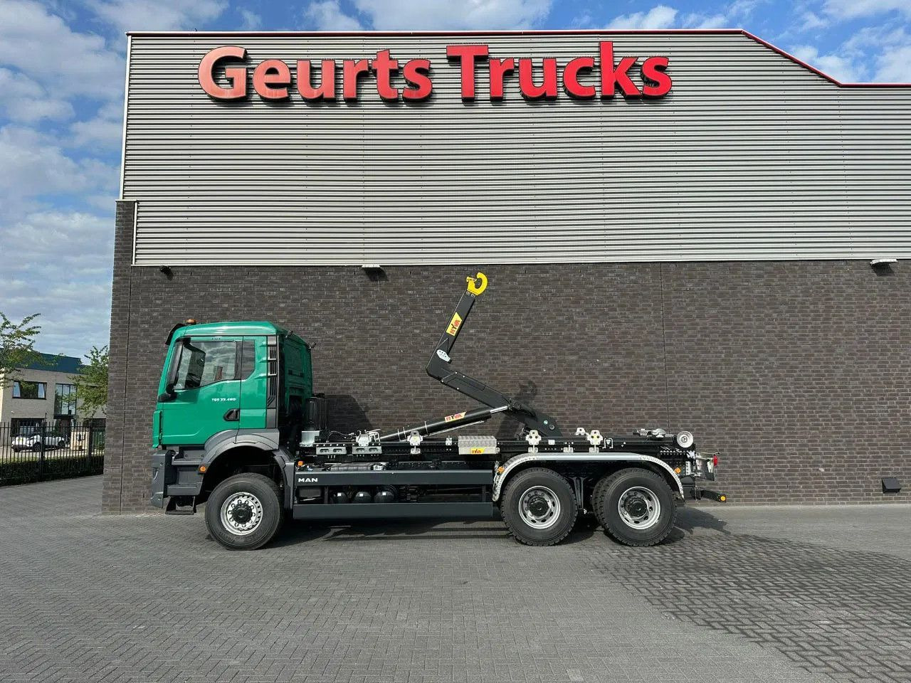 MAN TGS 33.480 6X6 HYVA LIFT 26-55-S HAAKARM / ABROL - Xe tải nâng móc: hình 1 MAN TGS 33.480 6X6 HYVA LIFT 26-55-S HAAKARM / ABROL - Xe tải nâng móc: hình 1