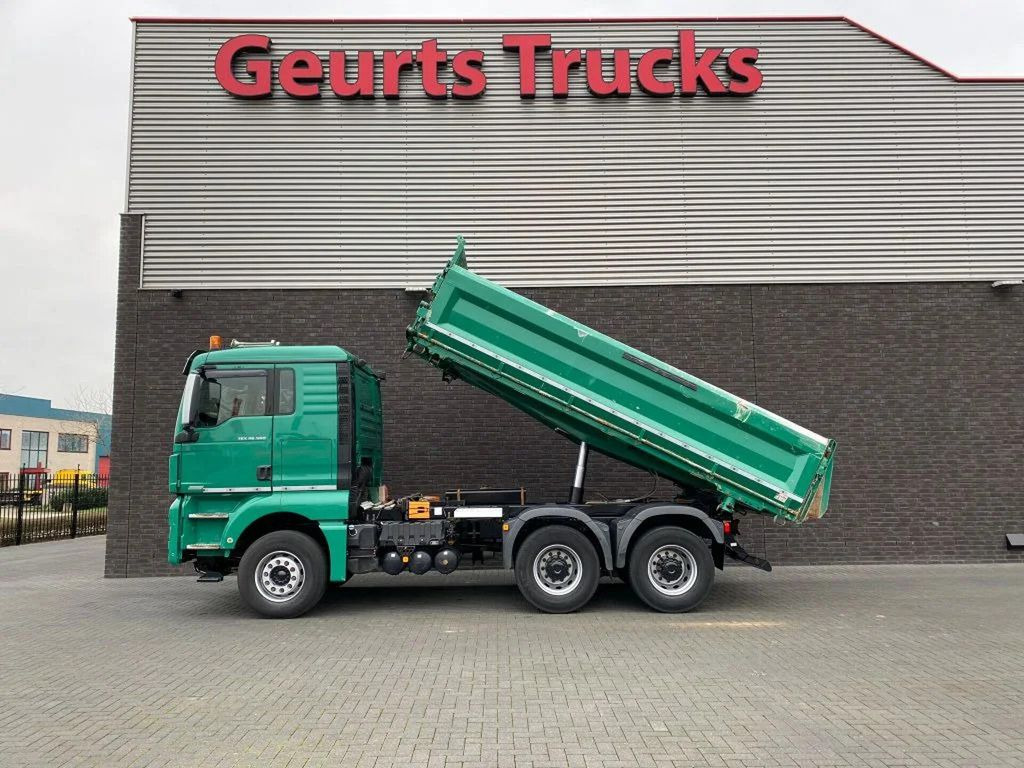 MAN TGX 26.560 6X4 BB + 3 ZIJDIGE KIPPER/TIPPER BORD - Xe ben: hình 1 MAN TGX 26.560 6X4 BB + 3 ZIJDIGE KIPPER/TIPPER BORD - Xe ben: hình 1
