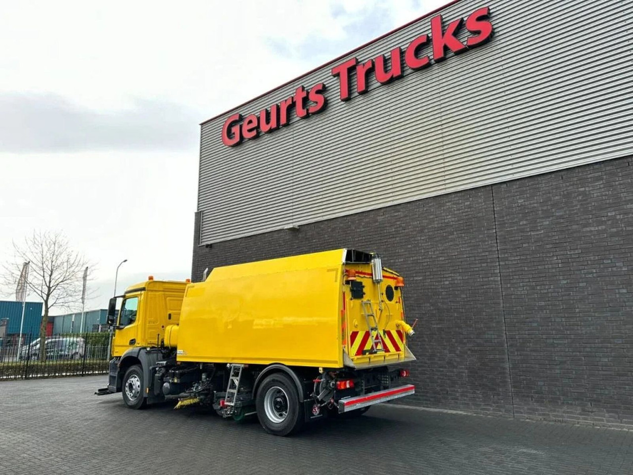 Mercedes-Benz Arocs 1824 4X2 BEAM A9000 SWEEPING TRUCK/ KEHRMA - Xe quét đường: hình 3 Mercedes-Benz Arocs 1824 4X2 BEAM A9000 SWEEPING TRUCK/ KEHRMA - Xe quét đường: hình 3