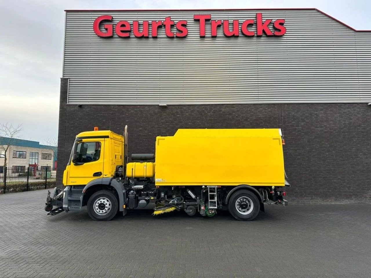 Mercedes-Benz Arocs 1824 4X2 BEAM A9000 SWEEPING TRUCK/ KEHRMA - Xe quét đường: hình 1 Mercedes-Benz Arocs 1824 4X2 BEAM A9000 SWEEPING TRUCK/ KEHRMA - Xe quét đường: hình 1