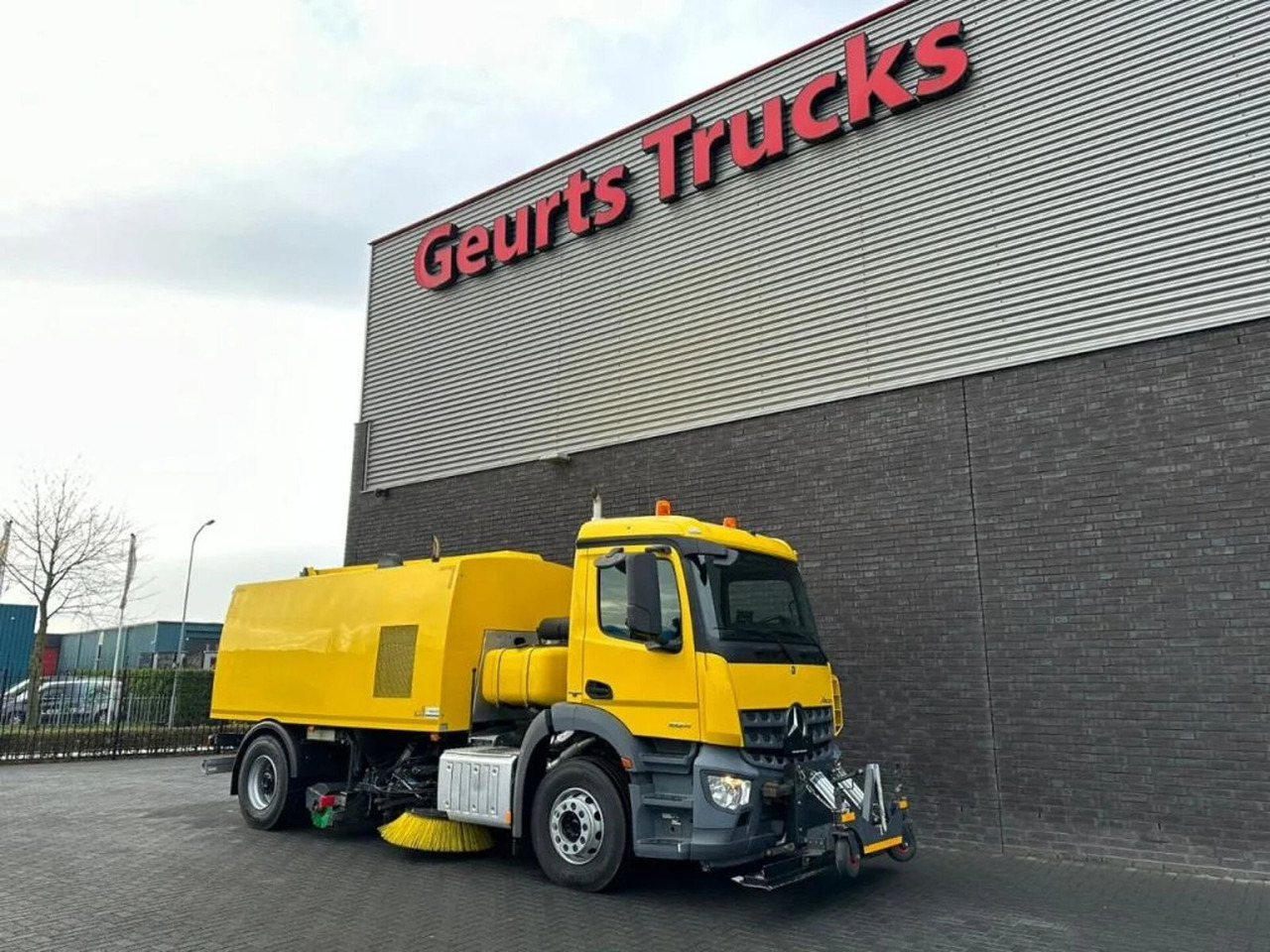 Mercedes-Benz Arocs 1824 4X2 BEAM A9000 SWEEPING TRUCK/ KEHRMA - Xe quét đường: hình 5 Mercedes-Benz Arocs 1824 4X2 BEAM A9000 SWEEPING TRUCK/ KEHRMA - Xe quét đường: hình 5