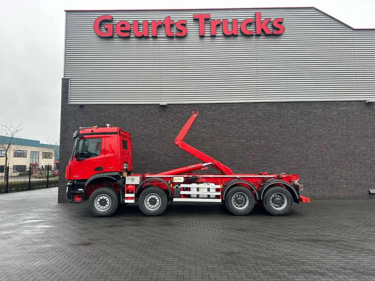 Mercedes-Benz Arocs 8X4 VDL S-30-6600 HAAKARMSYSTEEM/ABROLLKIP - Xe tải nâng móc: hình 1 Mercedes-Benz Arocs 8X4 VDL S-30-6600 HAAKARMSYSTEEM/ABROLLKIP - Xe tải nâng móc: hình 1