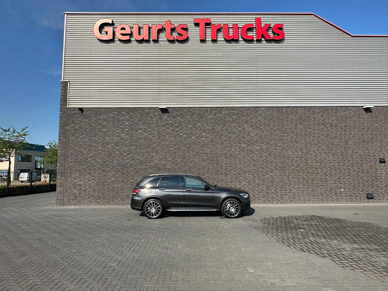Mercedes-Benz GLC AMG 200 4MATIC - SUV: hình 4 Mercedes-Benz GLC AMG 200 4MATIC - SUV: hình 4