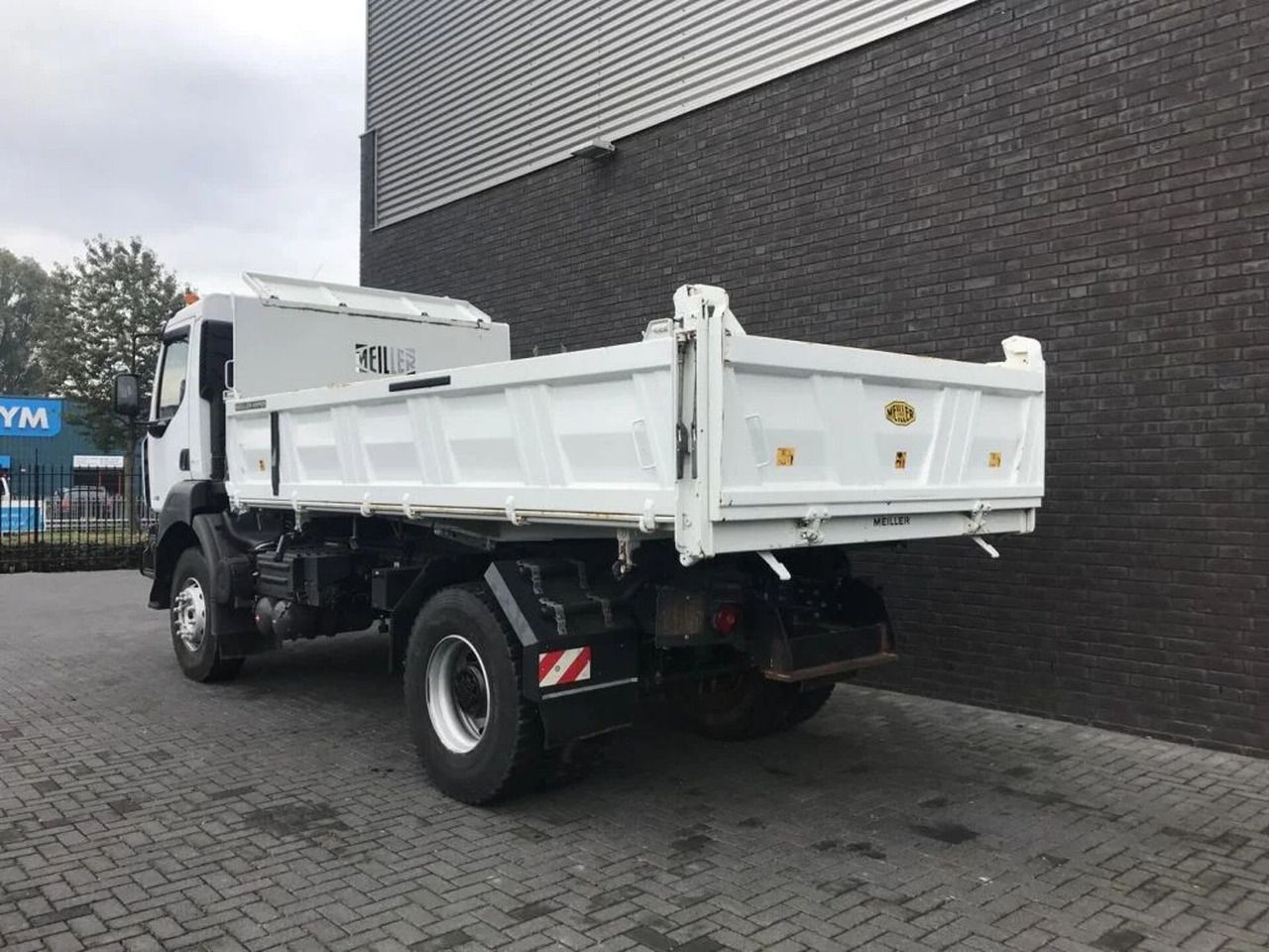 Renault Kerax 330 DXI 4X2 KIPPER/TIPPER ONLY 27.000 KM ! - Xe ben: hình 4 Renault Kerax 330 DXI 4X2 KIPPER/TIPPER ONLY 27.000 KM ! - Xe ben: hình 4