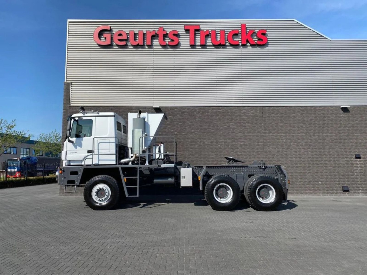 Mercedes-Benz TITAN 5560 Z52-600 F TITAN 5560 Z52-600 F 6X6 HE - Xe đầu kéo: hình 1 Mercedes-Benz TITAN 5560 Z52-600 F TITAN 5560 Z52-600 F 6X6 HE - Xe đầu kéo: hình 1