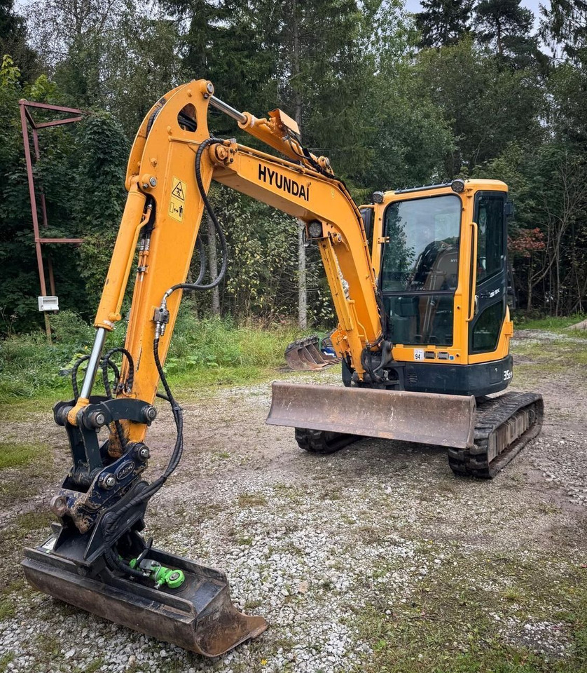 Hyundai R35Z - 9 - Máy xúc mini: hình 3 Hyundai R35Z - 9 - Máy xúc mini: hình 3