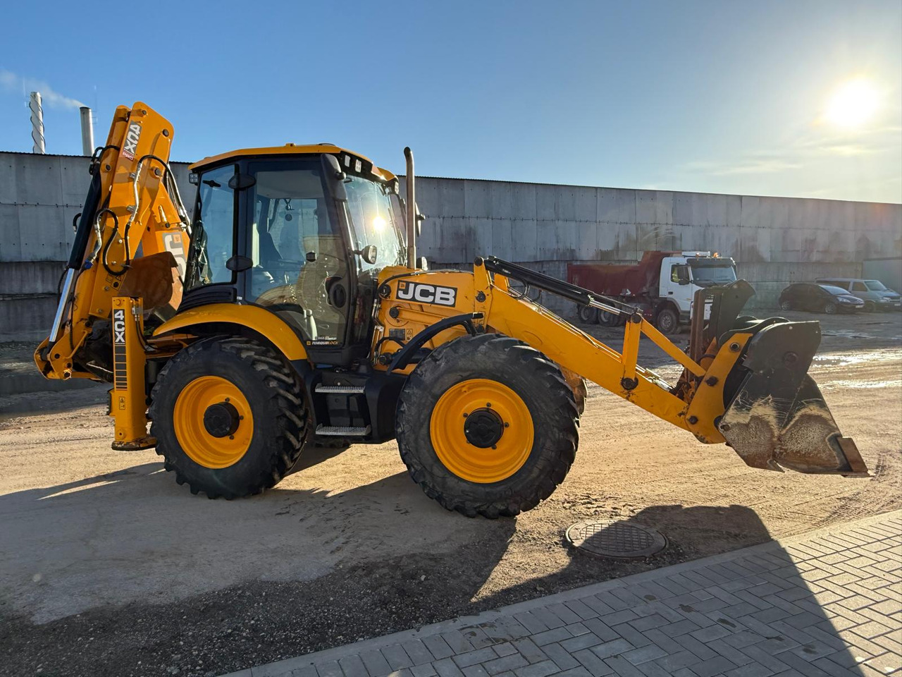 JCB 4cx jostic - Máy xúc trước múc sau: hình 1 JCB 4cx jostic - Máy xúc trước múc sau: hình 1