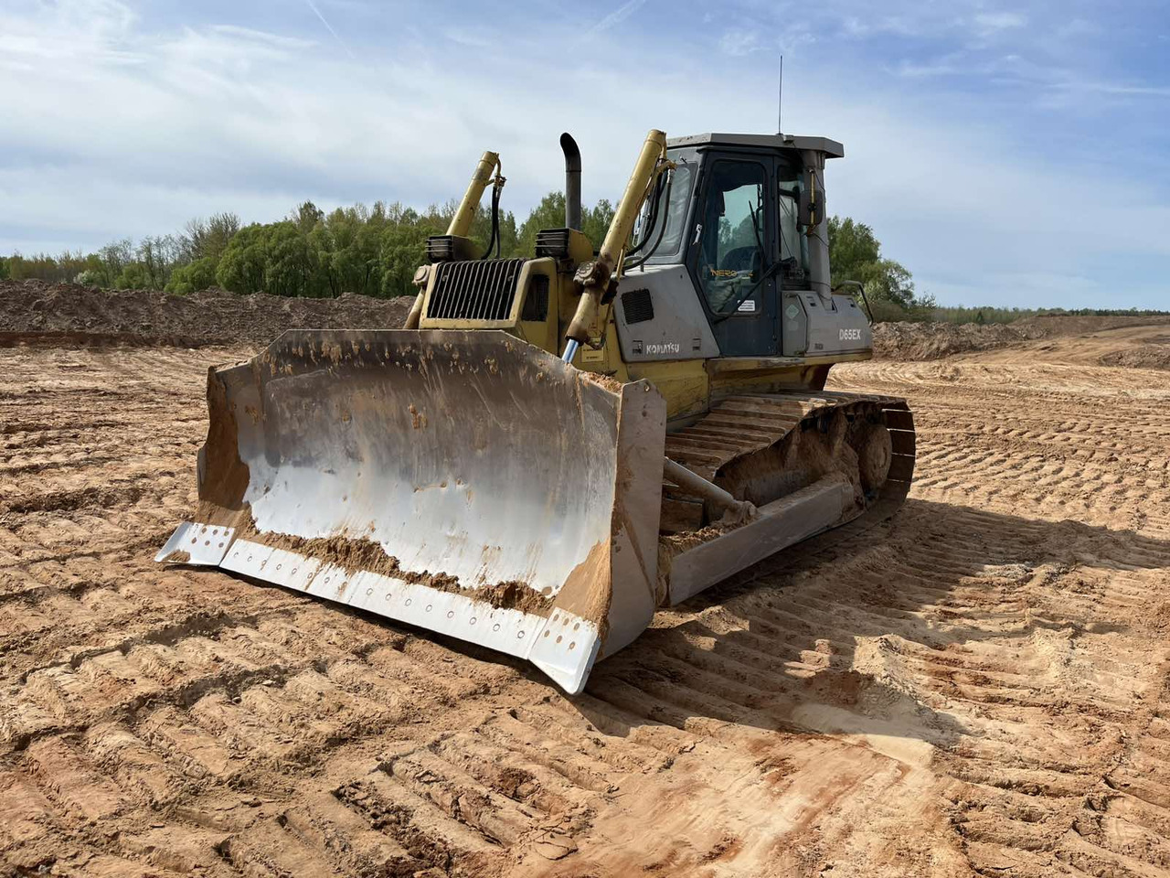 KOMATSU D65EX - Máy ủi: hình 1 KOMATSU D65EX - Máy ủi: hình 1