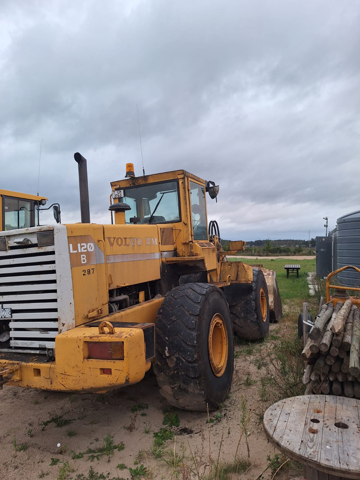 VOLVO L120 - Máy xúc lật bánh lốp: hình 4 VOLVO L120 - Máy xúc lật bánh lốp: hình 4