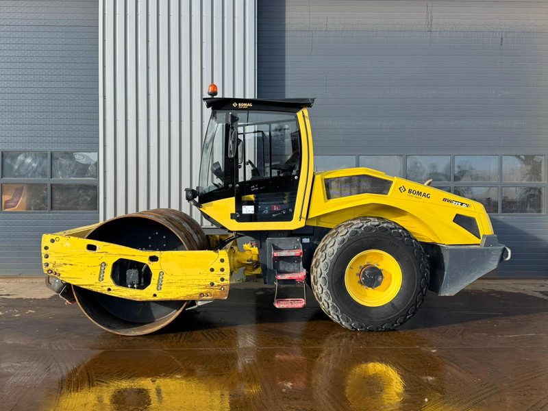 Bomag BW213D-5 - Máy lăn: hình 1 Bomag BW213D-5 - Máy lăn: hình 1
