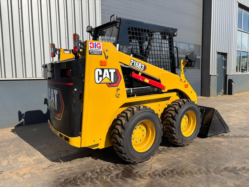 Caterpillar 216B3 - Máy xúc lật: hình 5 Caterpillar 216B3 - Máy xúc lật: hình 5