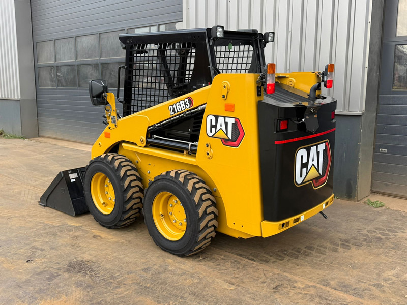 Caterpillar 216B3 - Máy xúc lật bánh lốp: hình 2 Caterpillar 216B3 - Máy xúc lật bánh lốp: hình 2