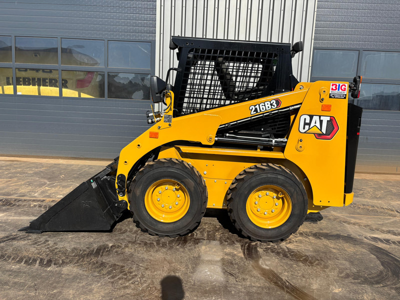 Caterpillar 216B3 - Máy xúc lật: hình 2 Caterpillar 216B3 - Máy xúc lật: hình 2
