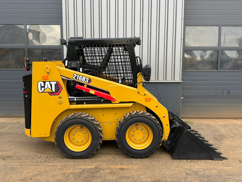 Caterpillar 216B3 - Máy xúc lật bánh lốp: hình 4 Caterpillar 216B3 - Máy xúc lật bánh lốp: hình 4