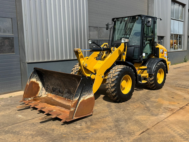 Caterpillar 908M - Máy xúc lật bánh lốp: hình 2 Caterpillar 908M - Máy xúc lật bánh lốp: hình 2