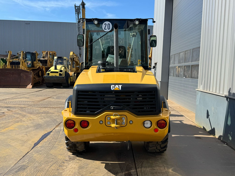 Caterpillar 908M - Máy xúc lật bánh lốp: hình 4 Caterpillar 908M - Máy xúc lật bánh lốp: hình 4