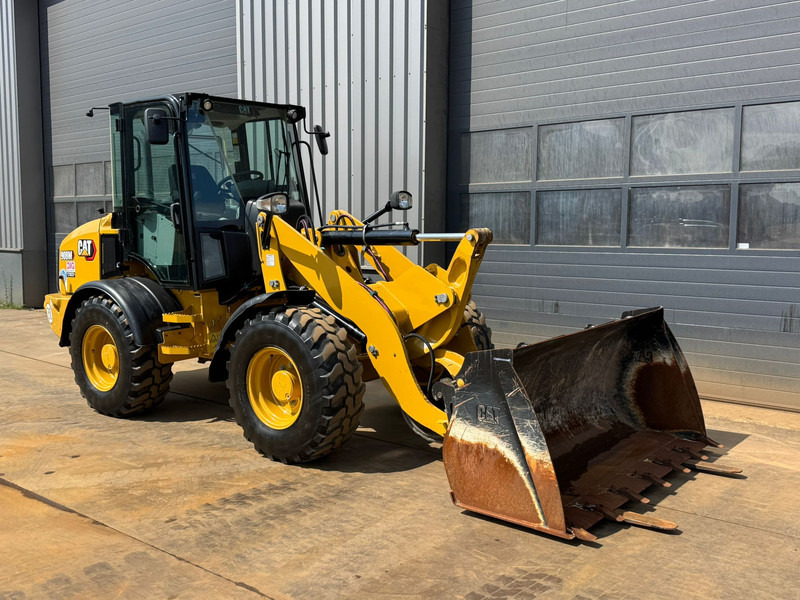 Caterpillar 908M - Máy xúc lật bánh lốp: hình 4 Caterpillar 908M - Máy xúc lật bánh lốp: hình 4